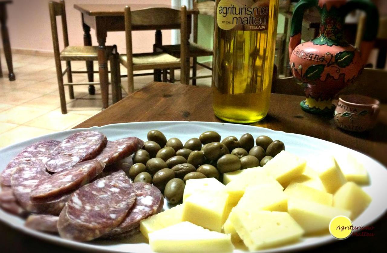 Agriturismo E Antica Fattoria Matteu Bed & Breakfast Теулада Екстериор снимка
