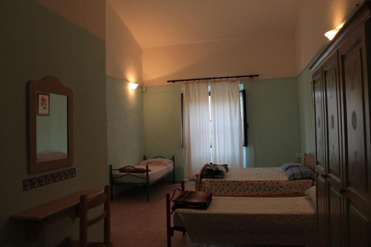 Agriturismo E Antica Fattoria Matteu Bed & Breakfast Теулада Екстериор снимка